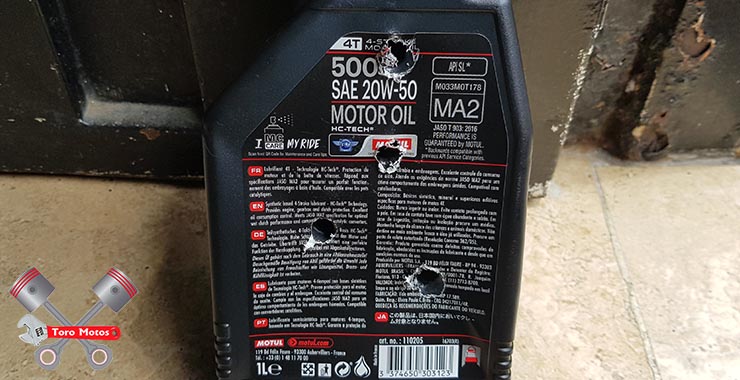 Tarro de aceite de moto roto